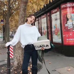 발렌시아가 신상 클러치백 365B45 양모 화이트