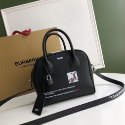버버리 스몰 몽타주 프린트 가죽 큐브 백 80128361 블랙