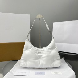 마르지엘라 글램슬램 미디엄 호보백  MM3360 화이트