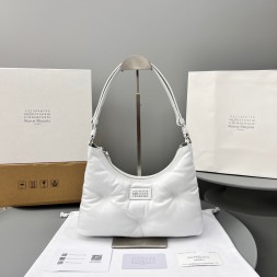 마르지엘라 글램슬램 스몰 호보백  MM3359 화이트