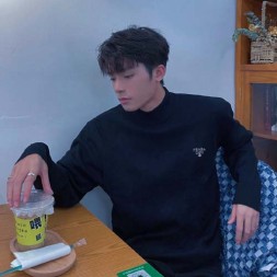 프라다 남여공용 니트 3A543-1