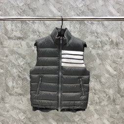 톰브라운 남여공용 패딩조끼 TB8748 그레이