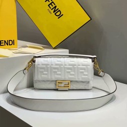 펜디 미듐 바게트백 8BR600 화이트