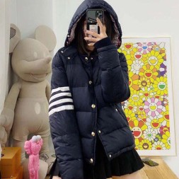 톰브라운 남여공용 패딩 TB8690 네이비