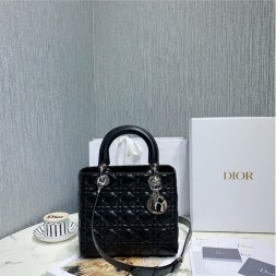 디올 레이디백 미듐 M0535 블랙 은장