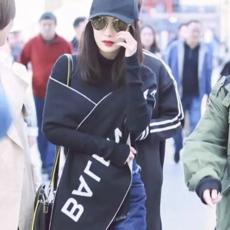 발렌시아가 신상 스카프  Balen351