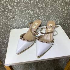 발렌티노 페이턴트 가죽 락스터드 샌들 2S0S00 화이트