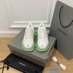 발렌시아가 남여공용 신상 트리플S  653818-7