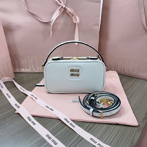 미우미우 가방 로고 레더 숄더백 5BH229