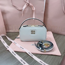 미우미우 가방 로고 레더 숄더백 5BH229