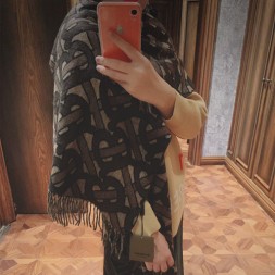 버버리 신상 스카프 BB3635