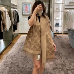 펜디 신상 스카프 FD70226