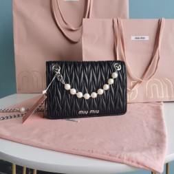 미우미우 21FW 마테라쎄 미니 백 5BP065 블랙