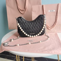 미우미우 21FW 마테라쎄 나파레더 숄더백 5BH211 블랙