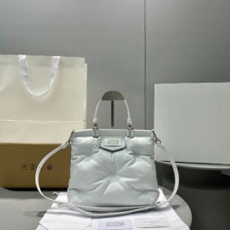마르지엘라 글램슬램 토트백 MM3072 화이트