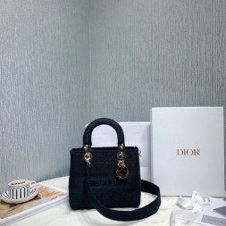 디올 LADY D-LITE 자수 까나쥬 미디엄 백 M0565 블랙