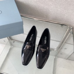 프라다 여성용 로퍼 F0889
