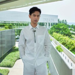 프라다 남여공용 셔츠  3A520-2