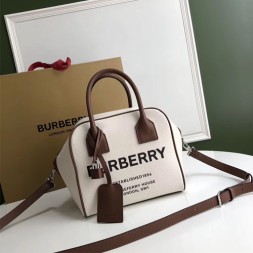 버버리 스몰 호스페리 프린트 캔버스 큐브 백 80165641